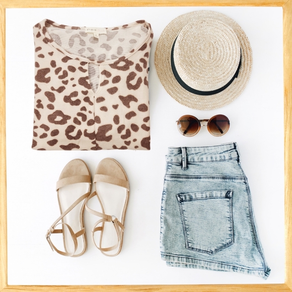 🎉B.O.G.O Keyhole Neckline Leopard Top | Ivory Brown | NWT - Picture 5 of 6